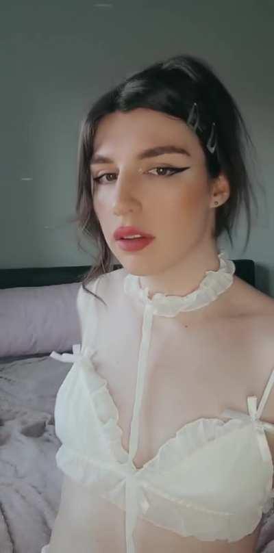 Would you date a girl like me? 🥰✌🏻 - 2,000+ pictures and videos, daily uploads and open DMs, you know where to find me 🥰💖 ~ Link below!!