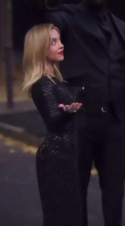 Sydney attending Giorgio Armani Fashion Show (July 2023)