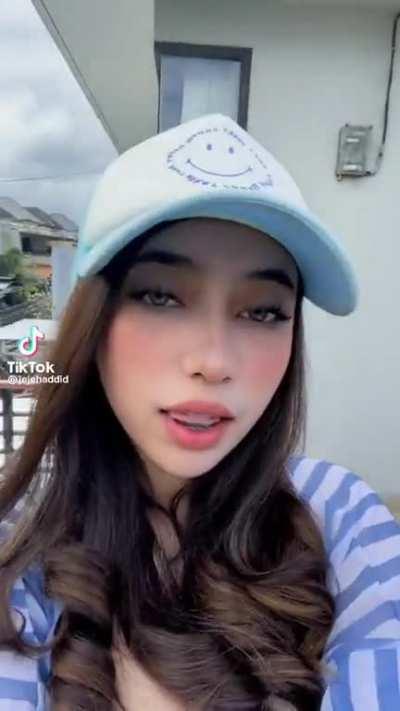 jejehadid / monikajeje