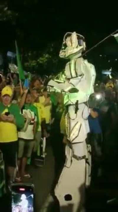 Agora ferrou, chamaram o Optimus Prime