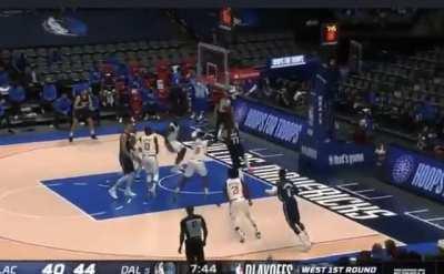 Video of how Luka may have (most likely) hurt his shoulder in game 3. Clear elbow from Morris.