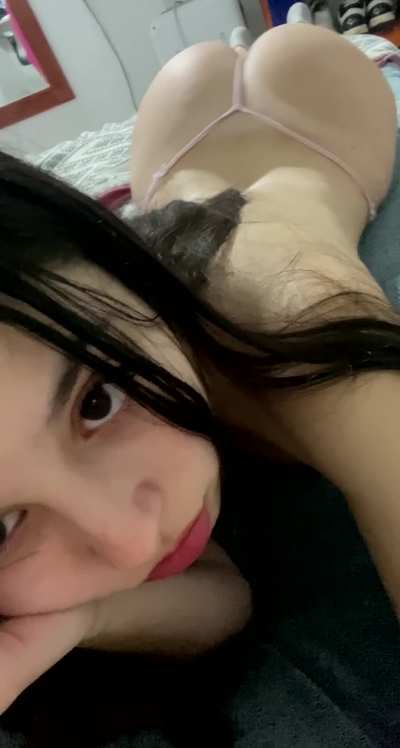 [18F] i am curious if my body and face is hot in your opinion because i think i look average after checking the subreddit ngl ;)