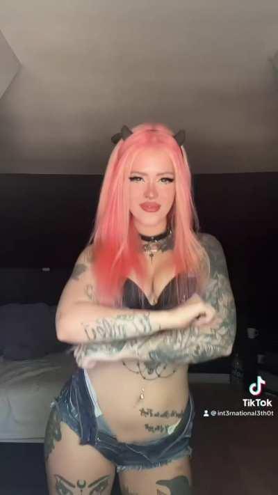 @int3rnational3th0t do my lil dancey dance