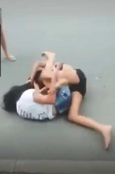 Ground Warfare Catfight 