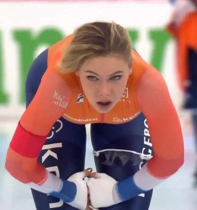 Thighs so thicc she uses them to hold her glasses