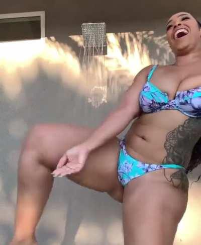 ROBYN BANKS (@robyn_banks_)