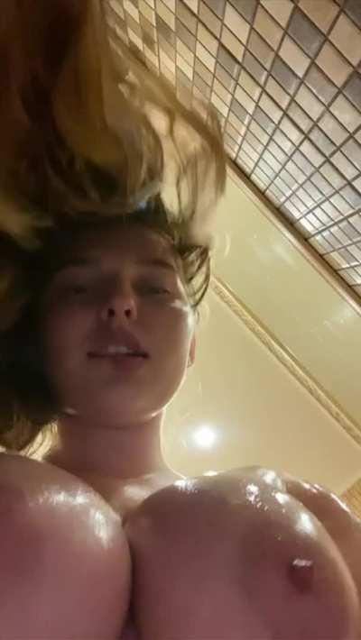 Can I jump on your 🍌?)