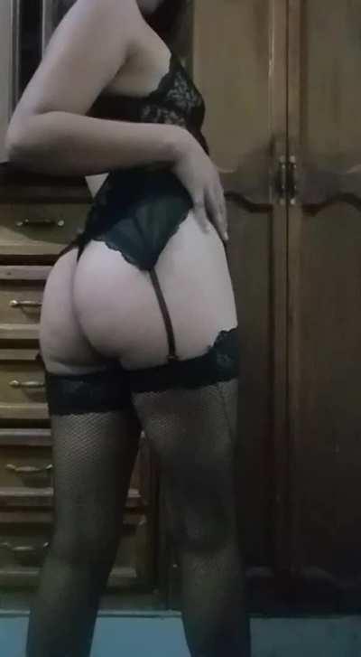 [image] little hot 💦🍑🍑🥵🥵 I invite you to my page of OF 3$ personalized content, anal sex, cumshots, complacent woman link in comments 😏😏