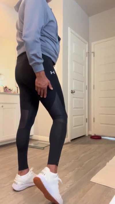 Love how this leggings outline my legs and butt