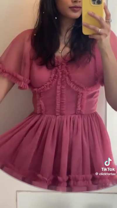 How insanely hot does she look in this TikTok