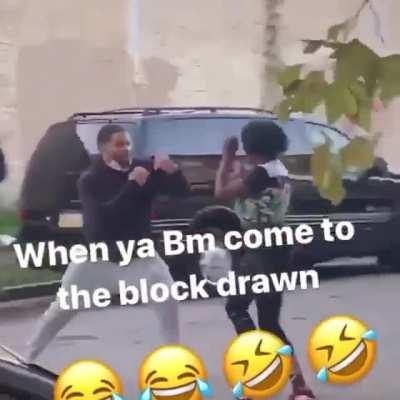 Guy gave his baby mama the beats in the middle of the street