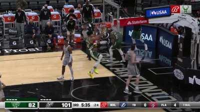 [Highlight] Jrue finds Giannis in transition for an alley oop