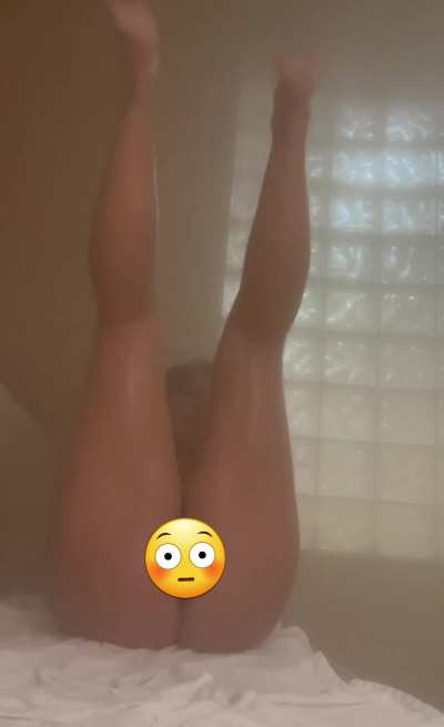 You like when I jiggle my legs?