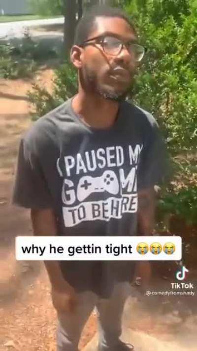 Drake the type of mf to wear a shirt saying I paused my g🎮me to be here