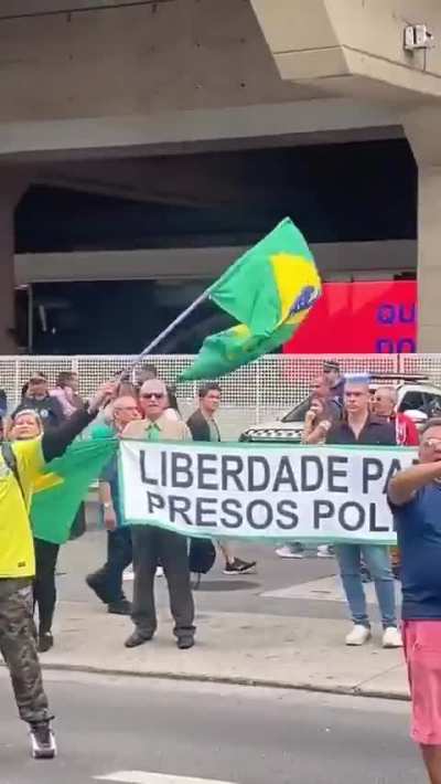 Liberdade para os presos políticos