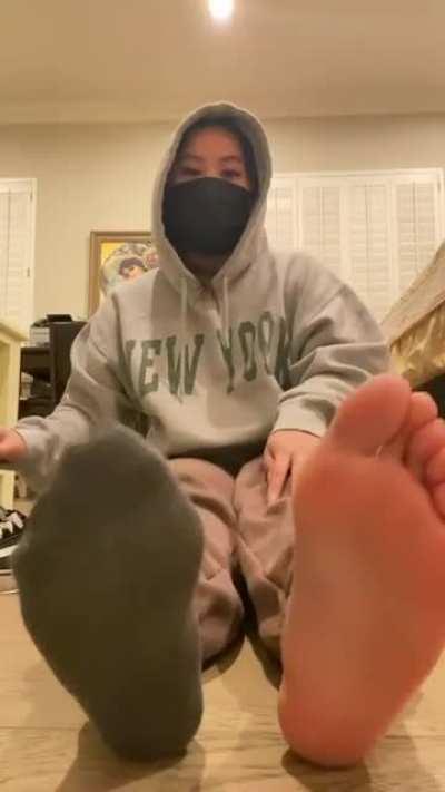 Requested girl I DM’d on insta shows her soles