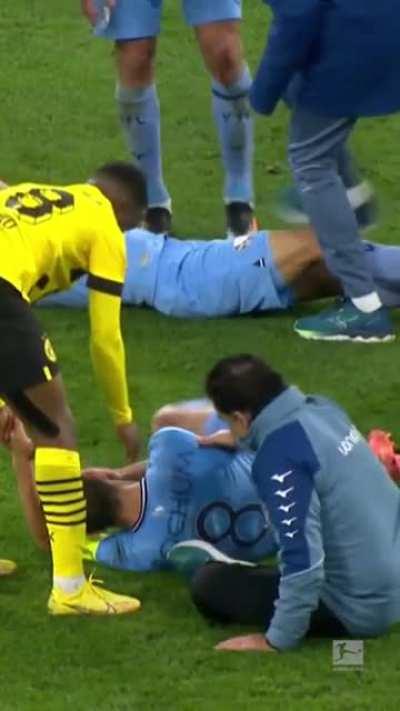 A footballer pretending to be injured gets taken out by thcrazye medic