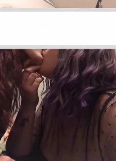 two needy girls 😖