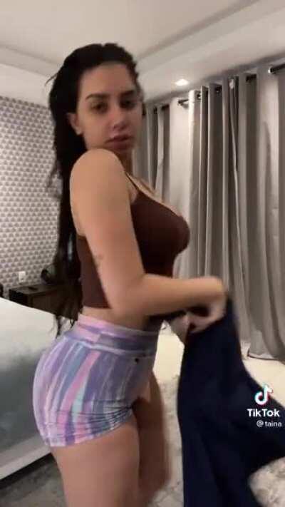 Buss It (Damn The Way She Looking Into The Camera) 👀🤤😍