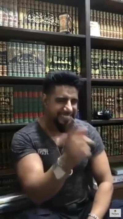 Hey guys it's comedy shorts.....deji here Fans: