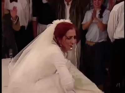 Beautiful bride tragically dies on her wedding day