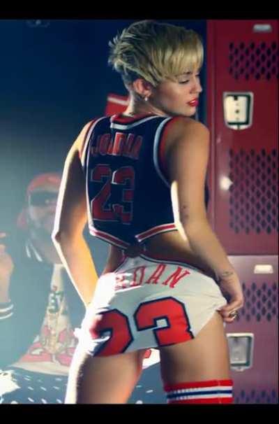 Miley Cyrus - 23 MV - Looped, Cropped, Slowed, Dain'd and AI'd