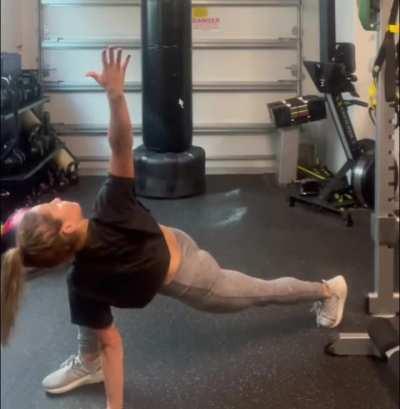 Alicia Sacramone still got it