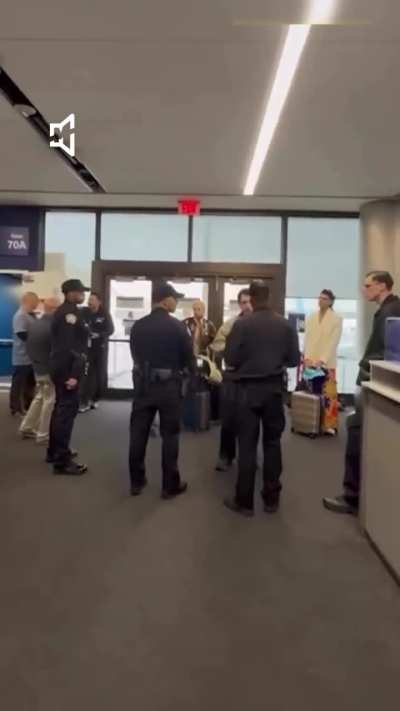 Con unos fantasmas en el avión...