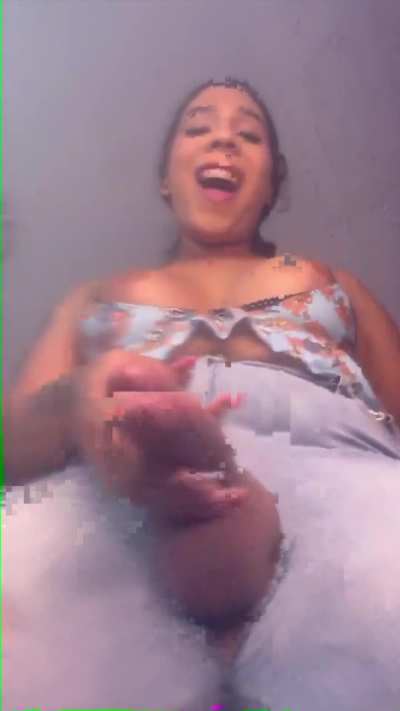 Salomé Cortés cumming on the camera