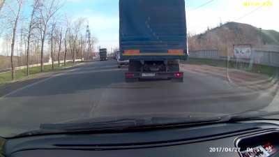 Multi-car accident in Russia with a truck breaking the shit out of the cammers windshield