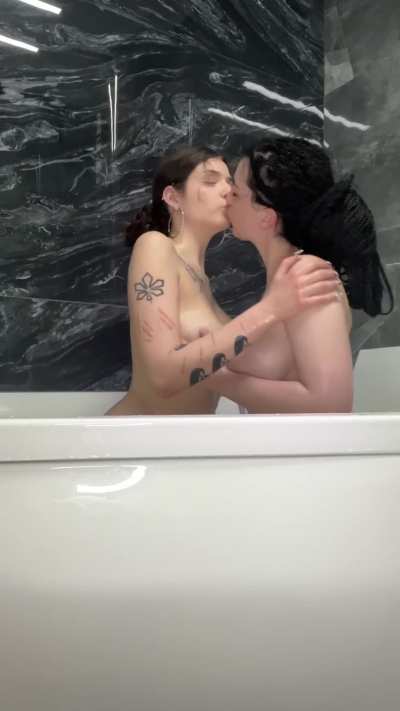 Lesbian GIF by midnightcovn