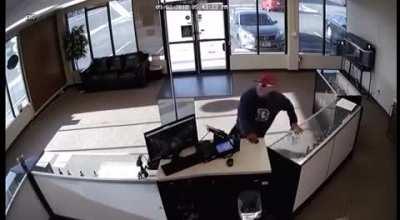 Man dropped his gun in a robbery