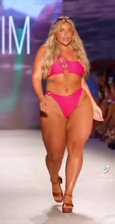 Stephanie Viada (Shift Swim Week 2023)