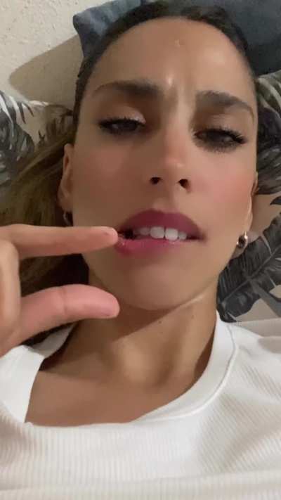 I'm so bored that maybe a useless person like you could amuse me