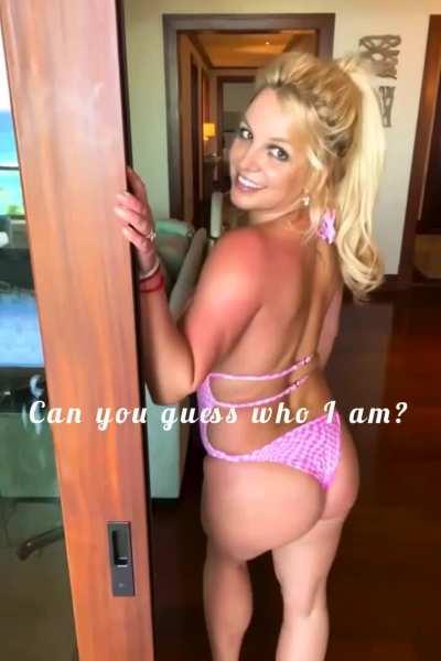 Britney Spears showing off her ass