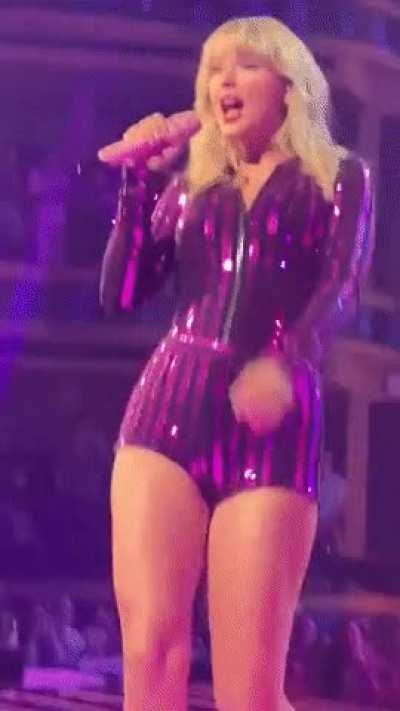 I’m so addicted to this concert to the point where I now watch it every day