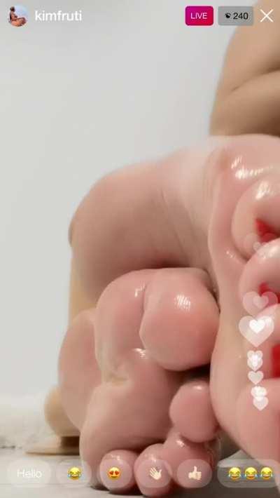 Insta LIVE Oops she forgot to put on panties today