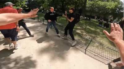 youtuber exposes and takes recording of the scammers in paris, and scammers spit on the dude