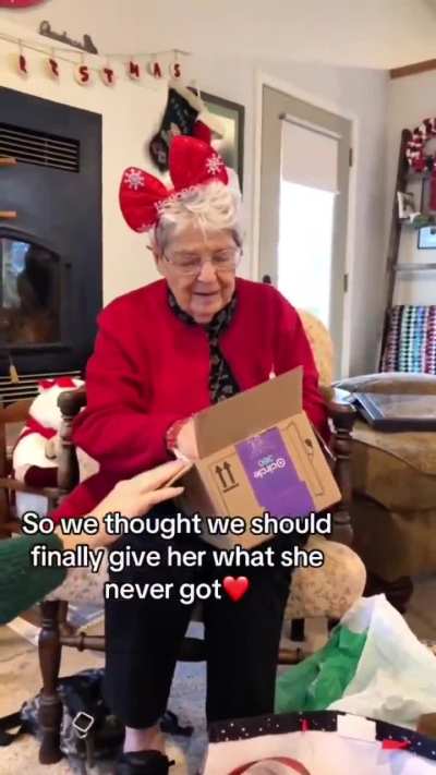 This granny never got a doll when she was a little girl, so her family gifted her one for Christmas.