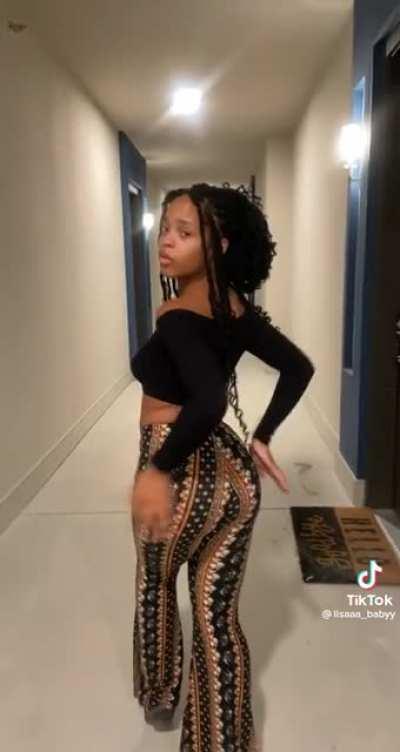 Lil light skin booty