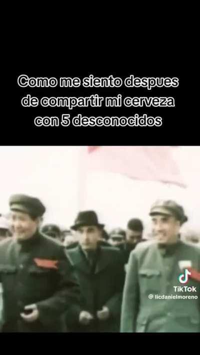 Compartiendo la pilsen con los causas de chorrillos para que no me roben la bici(mi viejo me paga la u) unu