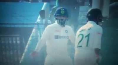 Virat kohli funny gesture.