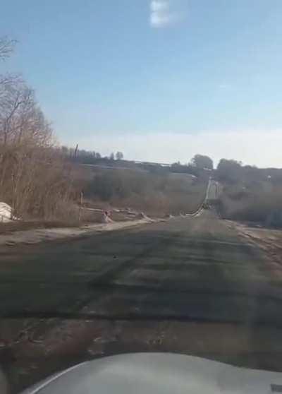 Ukrainian driver offers a tow back to Russia for an APC crew out of fuel