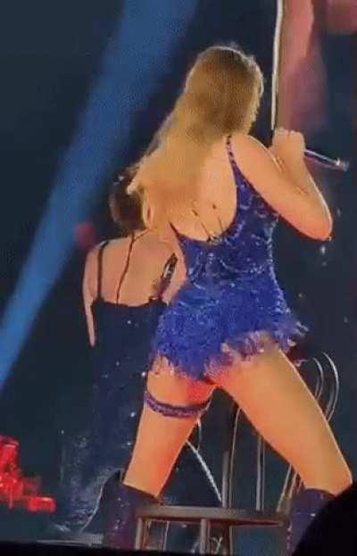 Need my tongue inside Taylor's asshole so bad 🥵