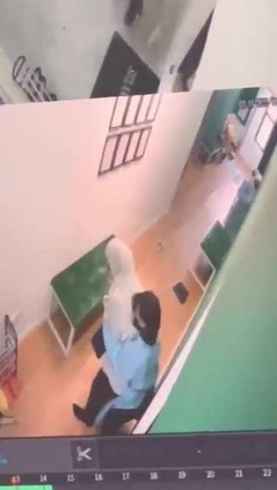 Malaysia tak selamat dah macam ni. Klinik gigi pun kena.