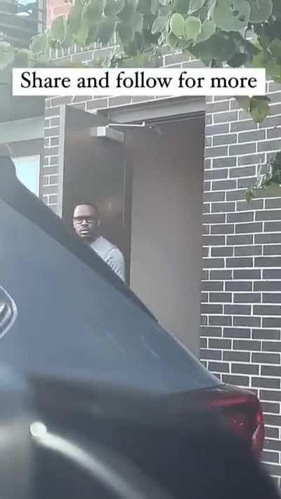 He was ready to take on 3 dudes for her 😍🤣