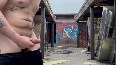 Cumming at the old locker rooms