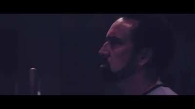 Nicolas Cage vs animatronics (Essa cena foi tirada de um filme chamado Willy's Wonderland)