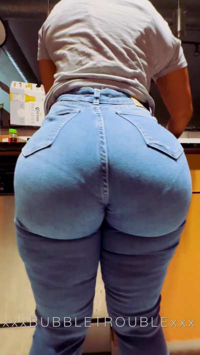 Those jeans are struggling 🥵