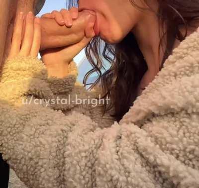 We stopped the car and i start sucking his dick at the side of the road 🤤